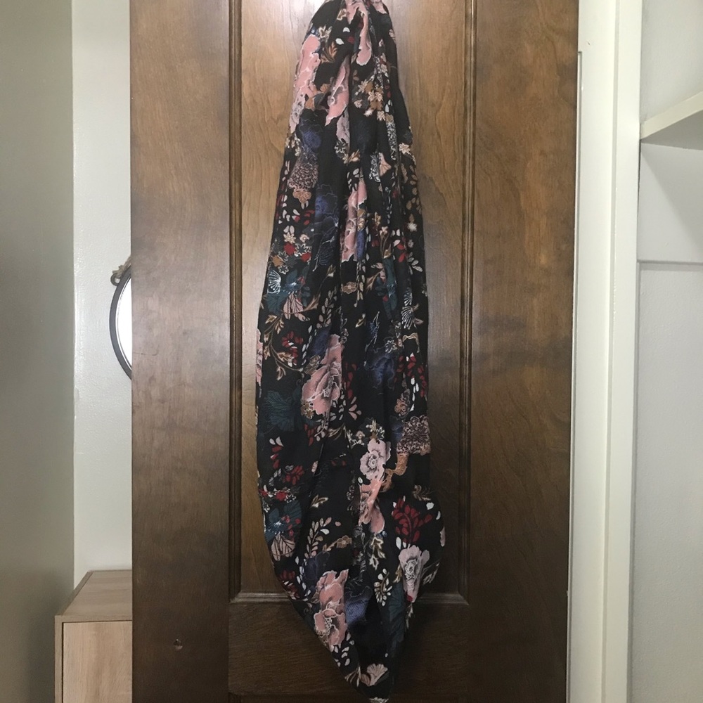 H&M infinity scarf. corduroy like material